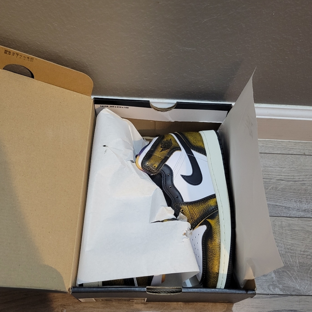 Nike Jordan 1 Mid - Picture 3 of 4